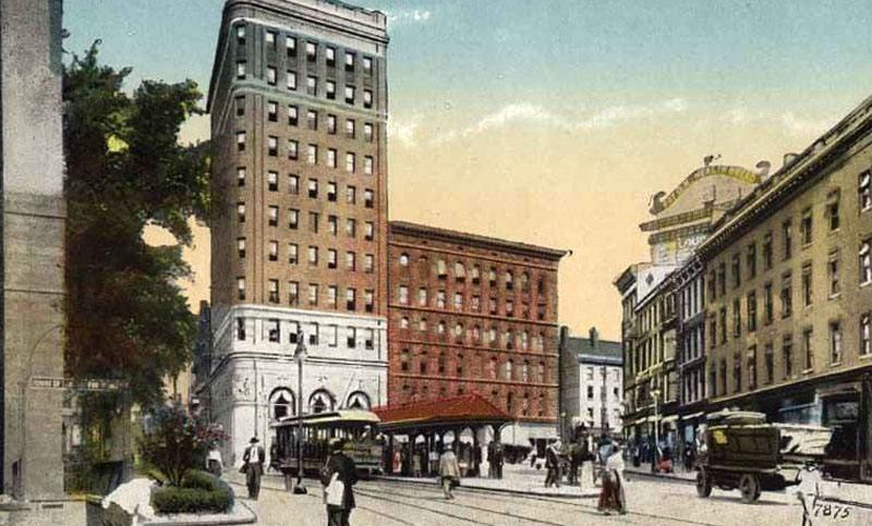 Main Street showing Hartford National Bank, Hartford - 1910s